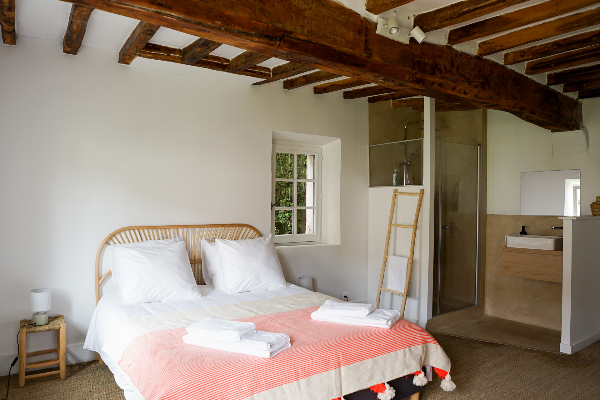 chambre avec poutres Maisons Cambrousse chambre avec poutres Maisons Cambrousse