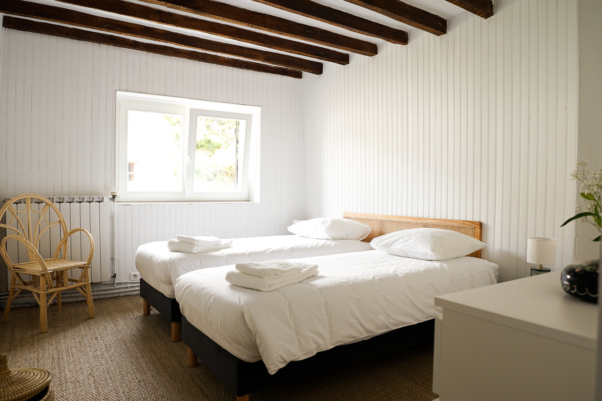 chambre avec poutres maison de campagne Maisons Cambrousse chambre avec poutres maison de campagne Maisons Cambrousse