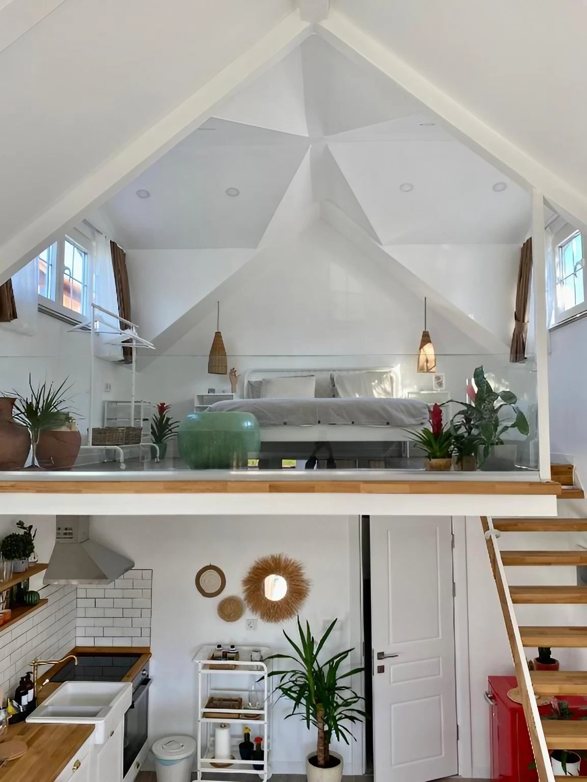 salon avec chambre sur mezzanine mini maison 42m2 avec piscine Nubu House Turquie