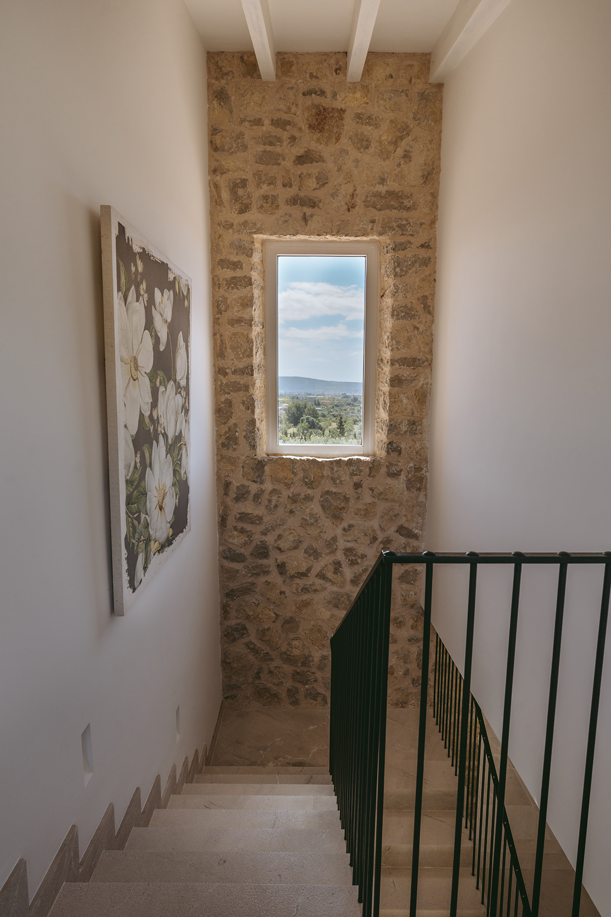 montée d montée d'escalier maison en pierres décoration contemporaine
