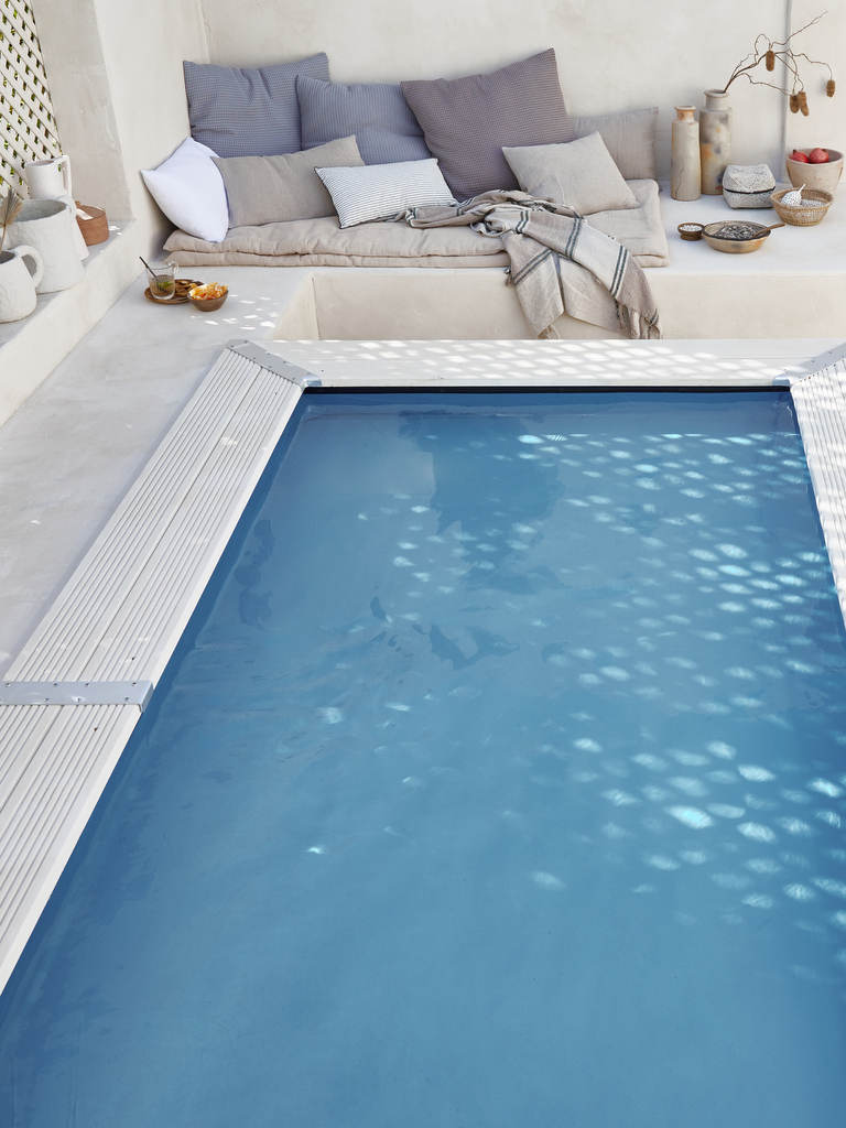 petit jardin de ville type terrasse avec petite piscine