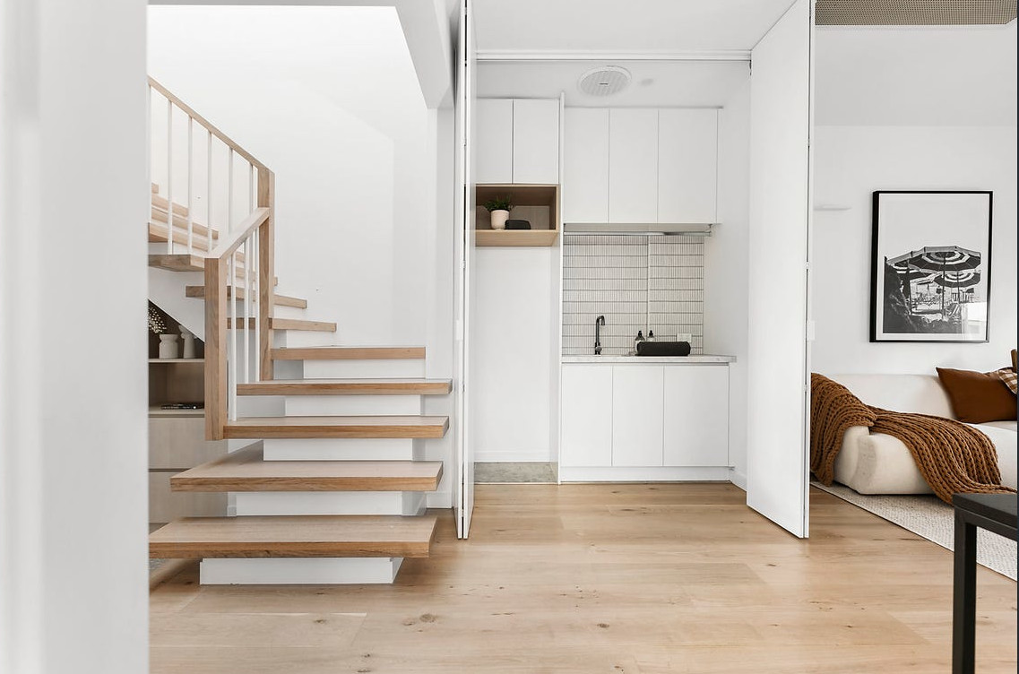 entrée avec escalier design bois et métal