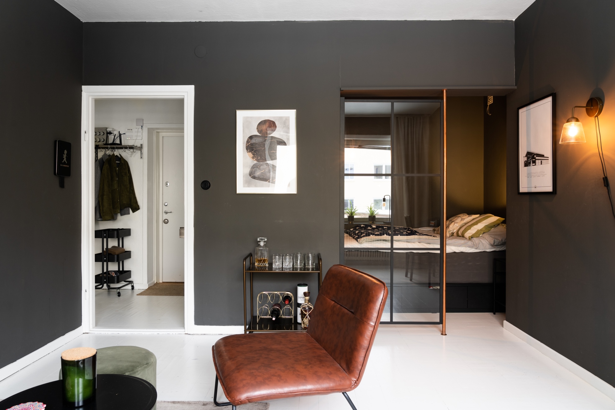 salon appartement 38m2 murs noirs décoration design salon appartement 38m2 murs noirs décoration design