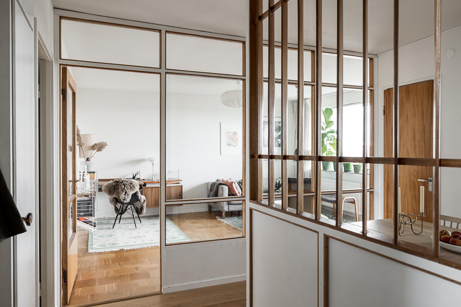 entrée avec verrière bois vintage