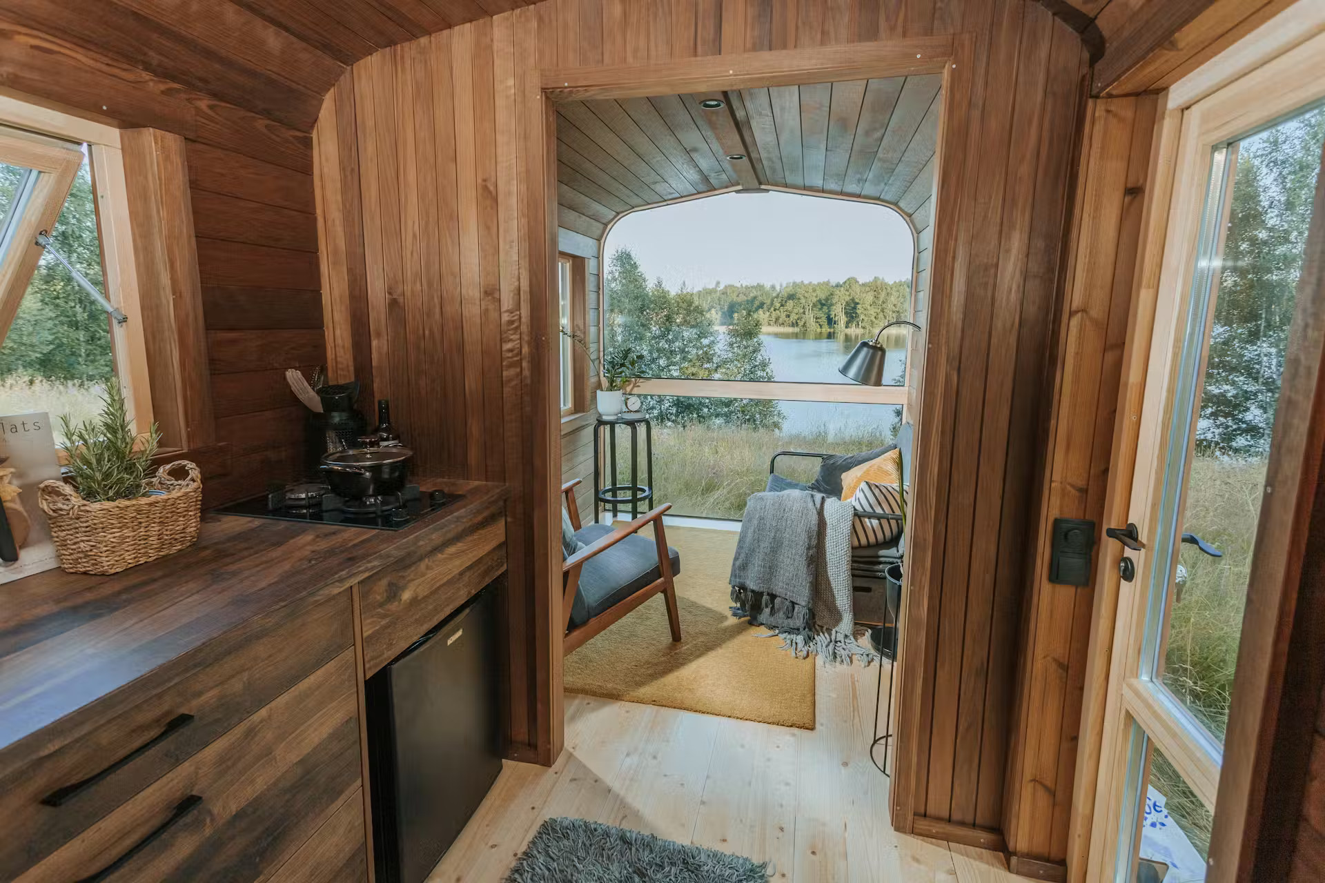 cuisine et salon tiny house Vagabond Haven cuisine et salon tiny house Vagabond Haven
