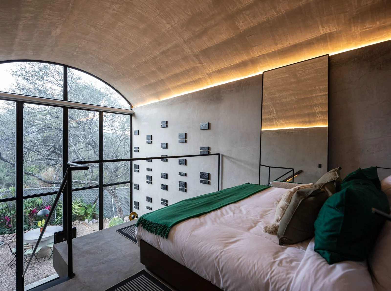 chambre sur mezzanine maison loft en béton Casa Dom Mexique chambre sur mezzanine maison loft en béton Casa Dom Mexique