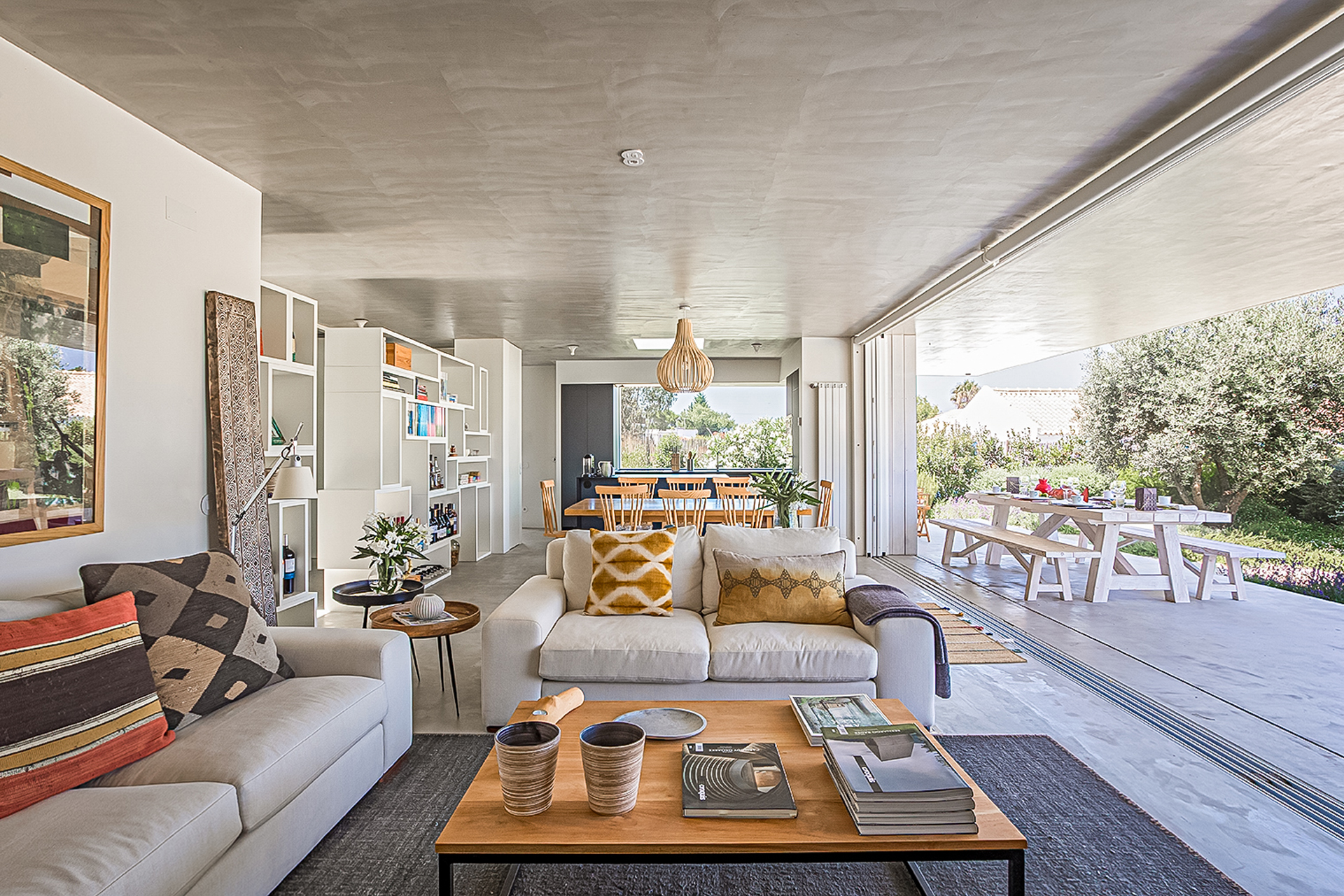 salon décoration contemporaine maison architecte avec piscine Comporta salon décoration contemporaine maison architecte avec piscine Comporta