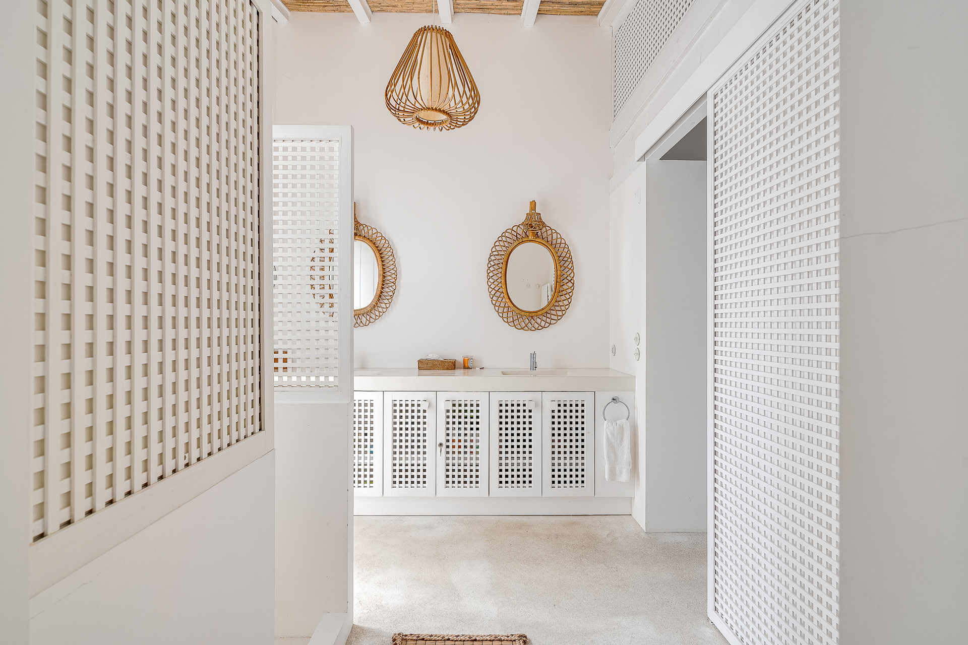 salle de bain blanche