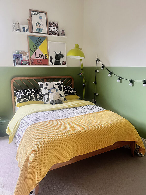 chambre enfant couleur verte et jaune décoration contemporaine