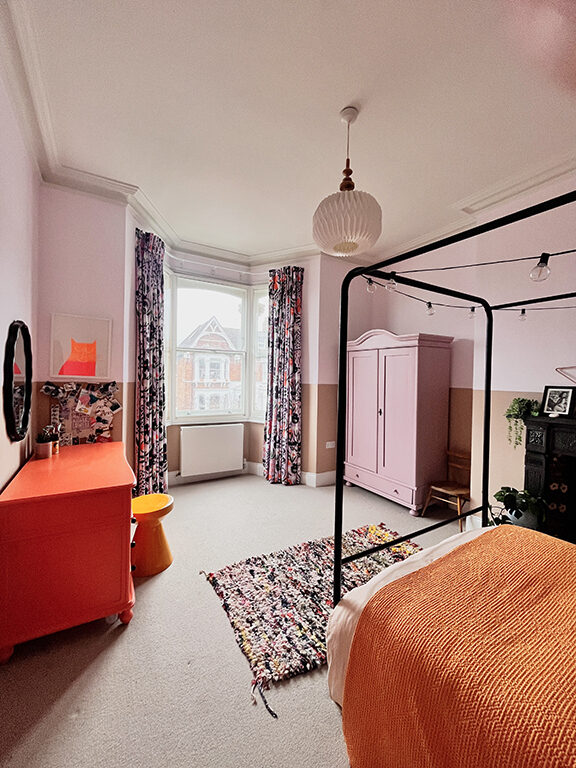 chambre enfant couleur rose et corail décoration contemporaine