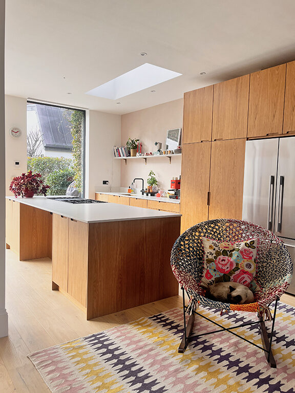 cuisine design en bois avec îlot