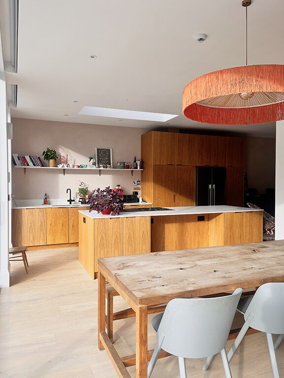 cuisine design en bois avec îlot