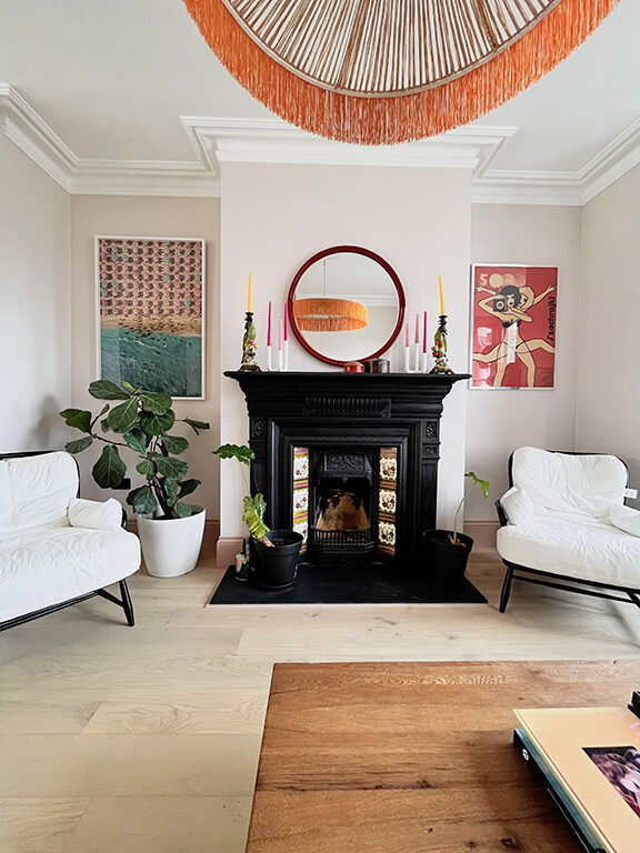 salon avec cheminée maison ancienne décoration contemporaine