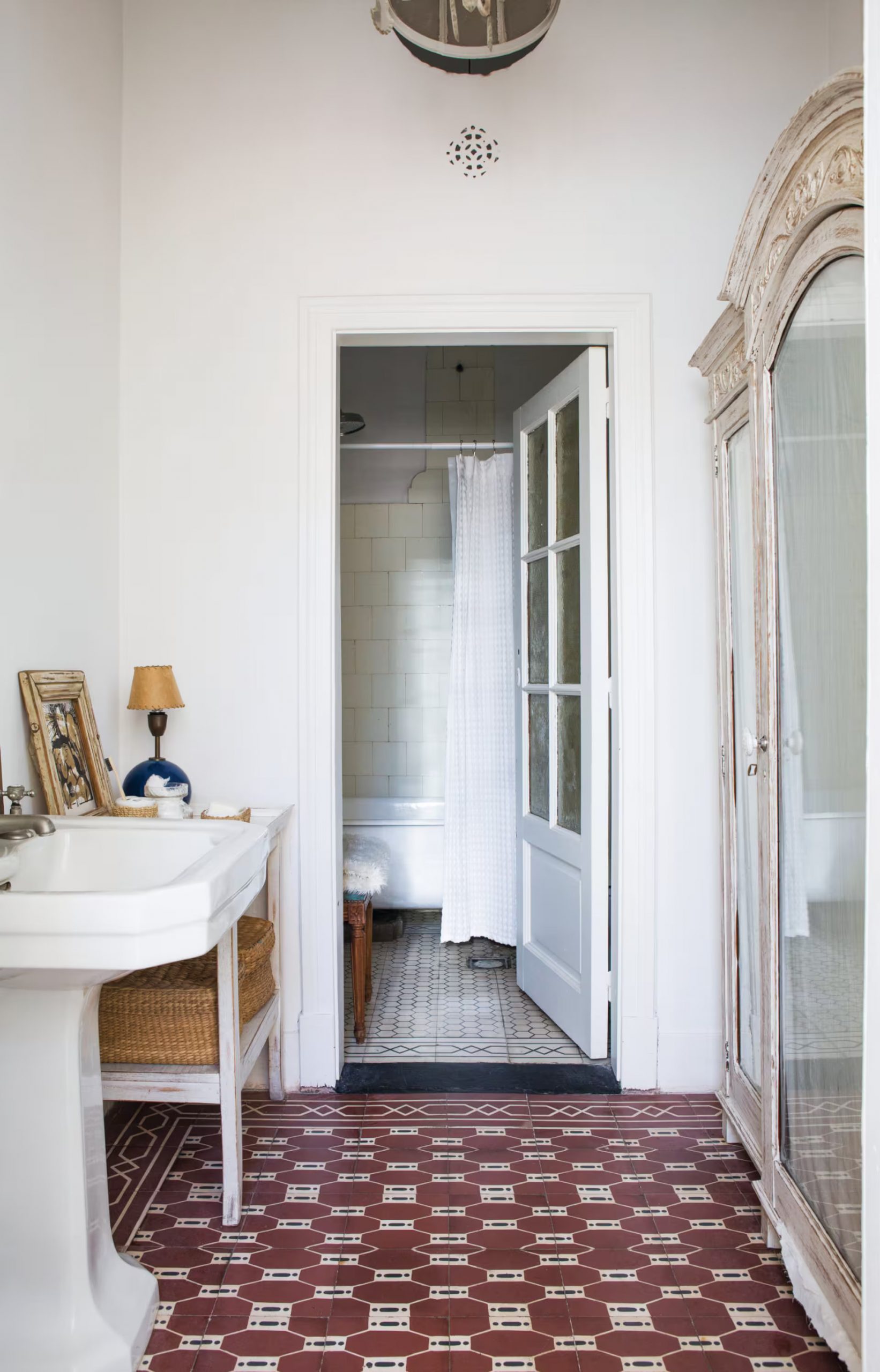 salle de bain carrelage ancien rétro