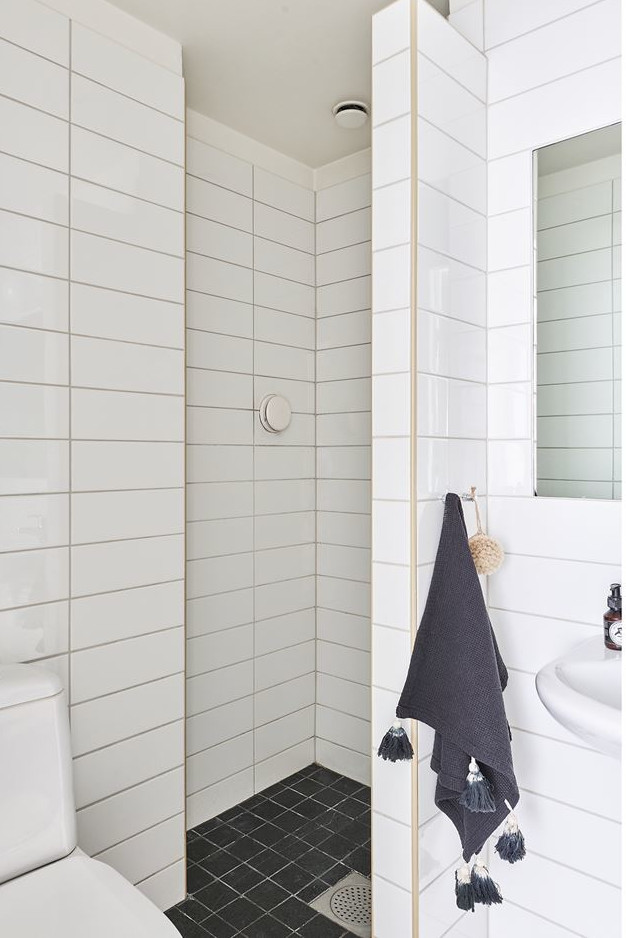 salle d salle d'eau carrelage blanc