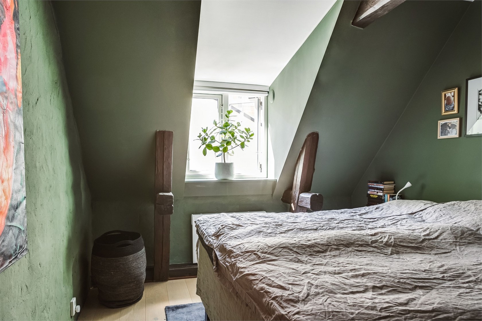 chambre mansardée verte maison de ville