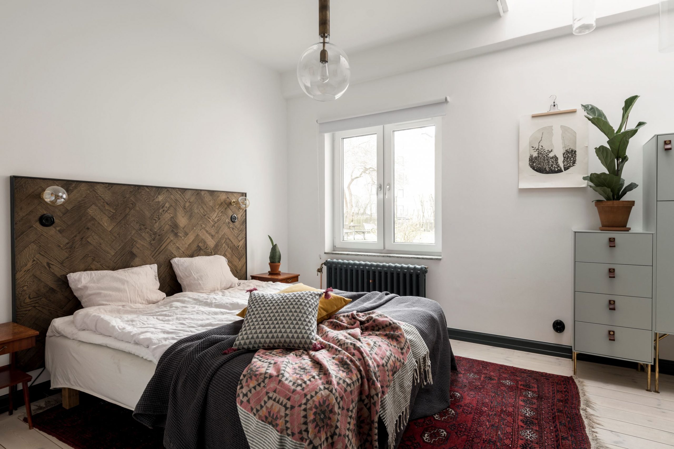 chambre blanche et bois