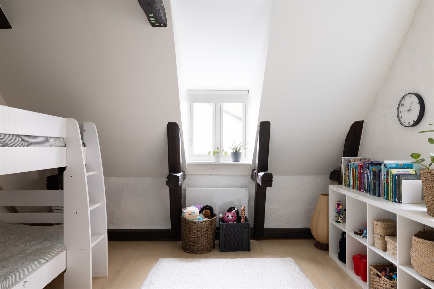 chambre enfant avec poutres