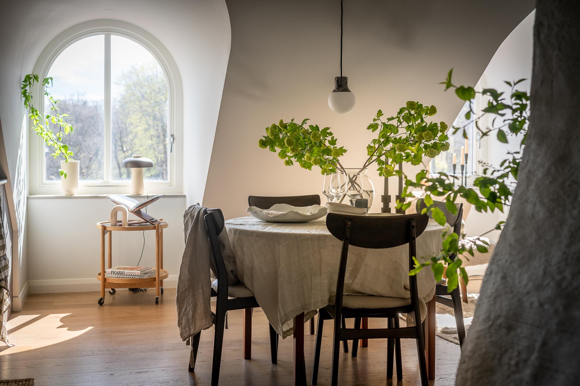 salle à manger mansardée appartement 34m2