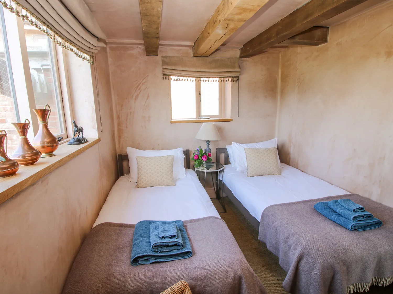 chambre à deux lits avec poutres chambre à deux lits avec poutres