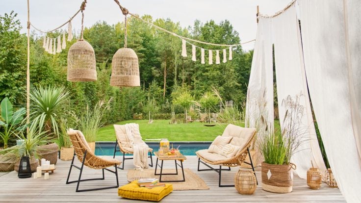 jardin avec piscine nouvelle collection BUT pour les jardins, les terrasses et les balcons