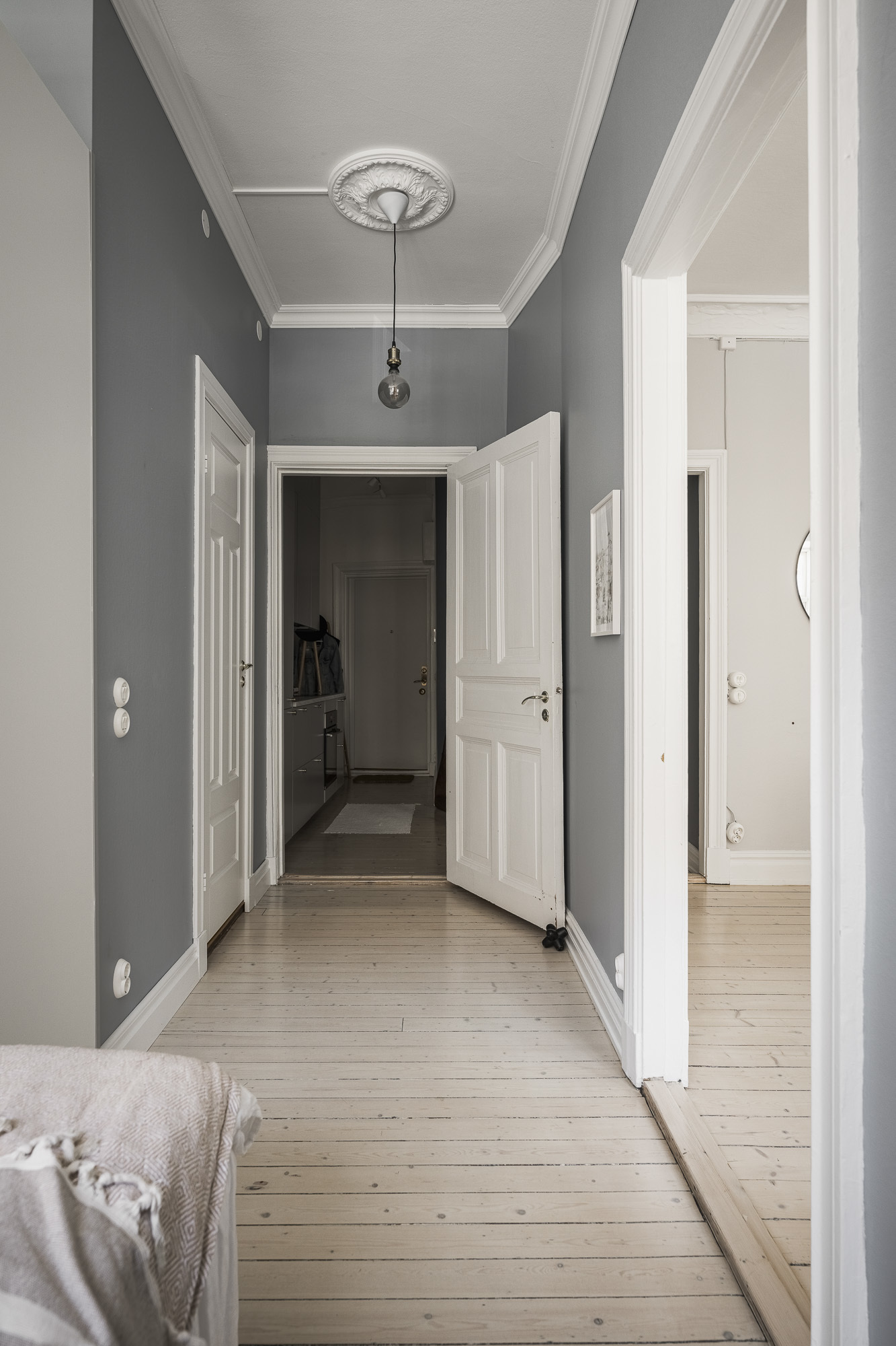chambre avec moulures