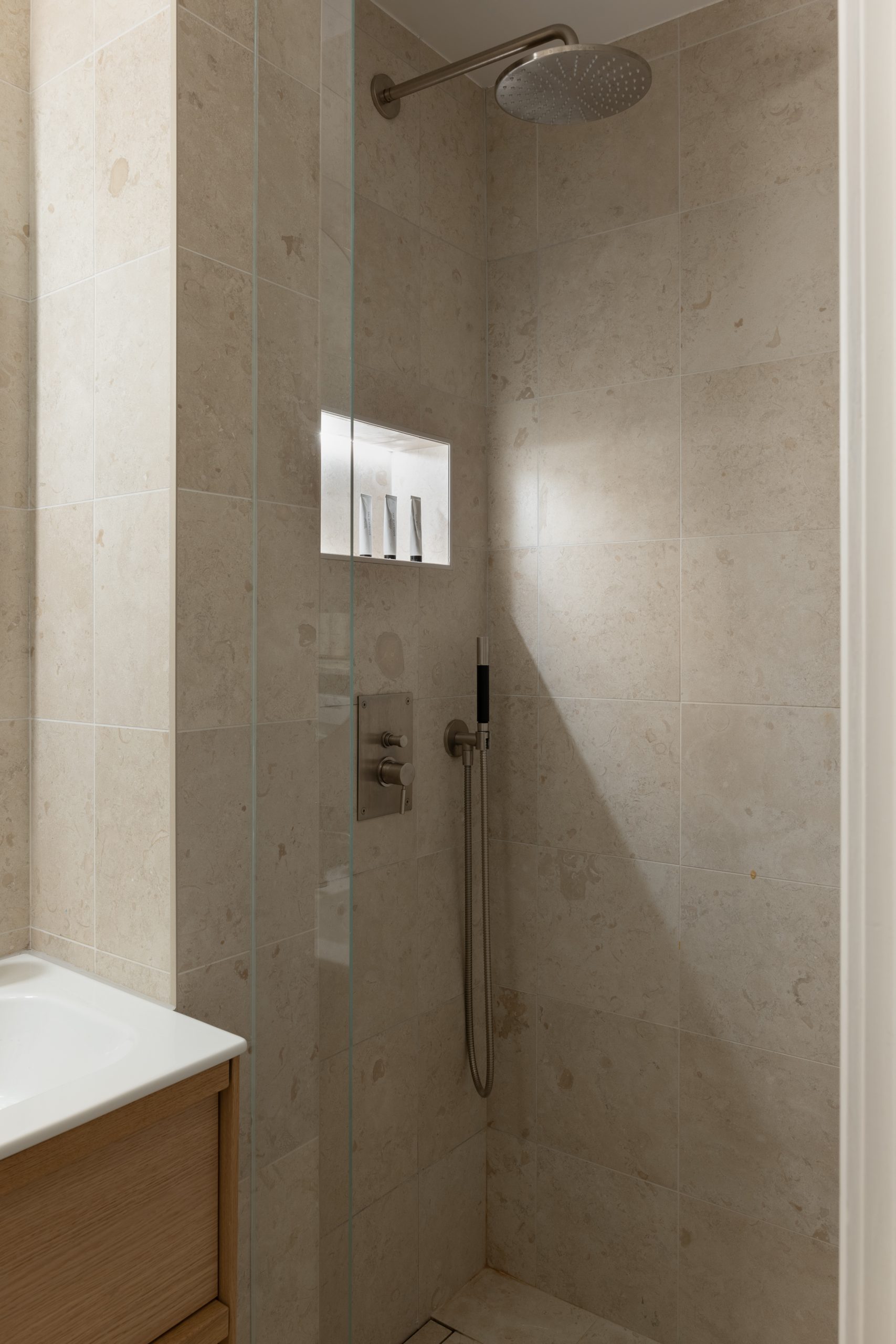 douche carrelage beige