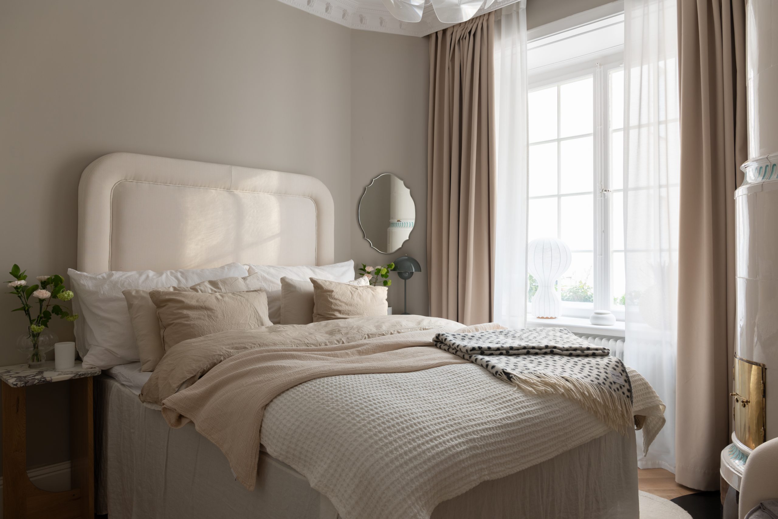 chambre parentale avec moulures