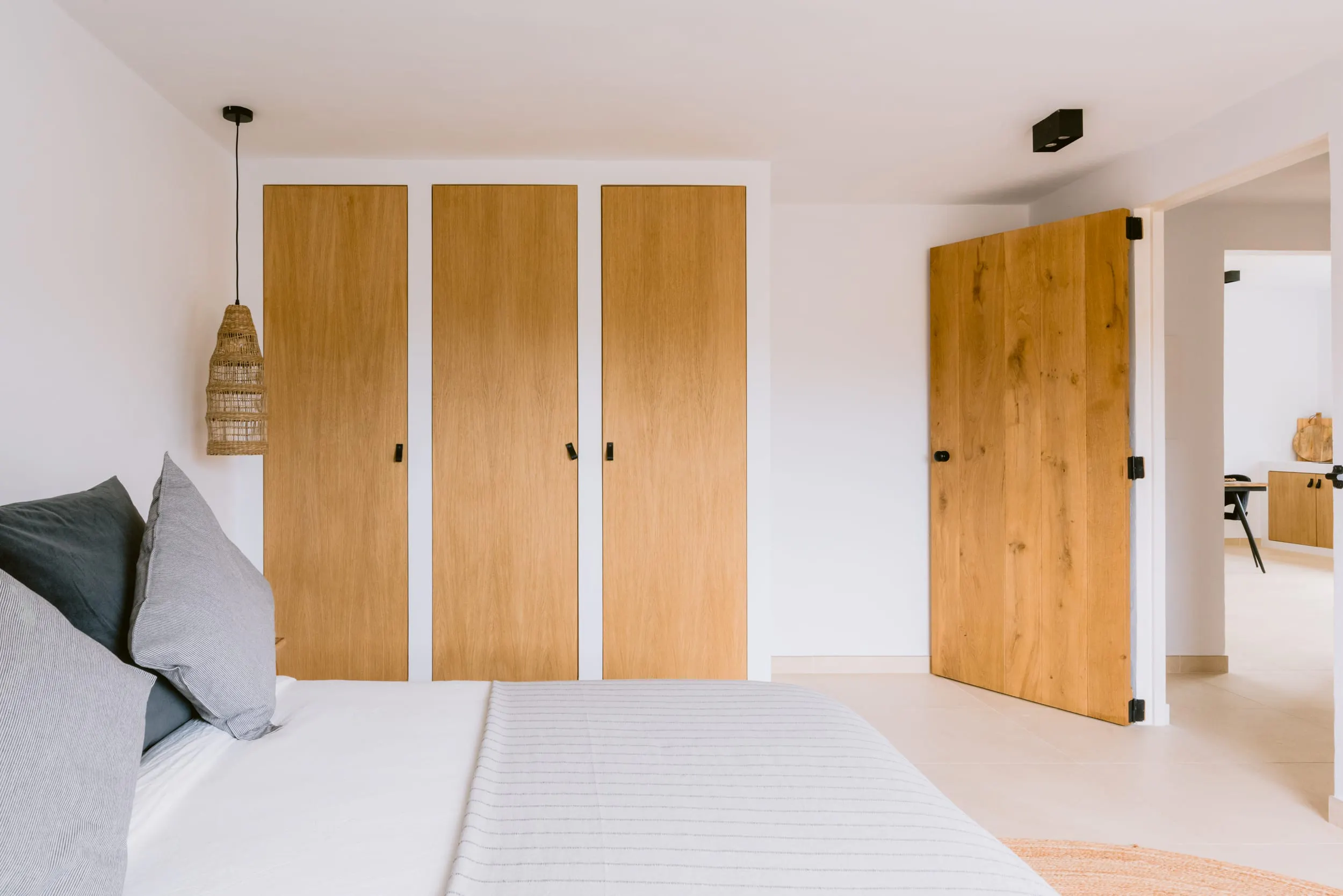 chambre décoration épurée maison Ibiza
