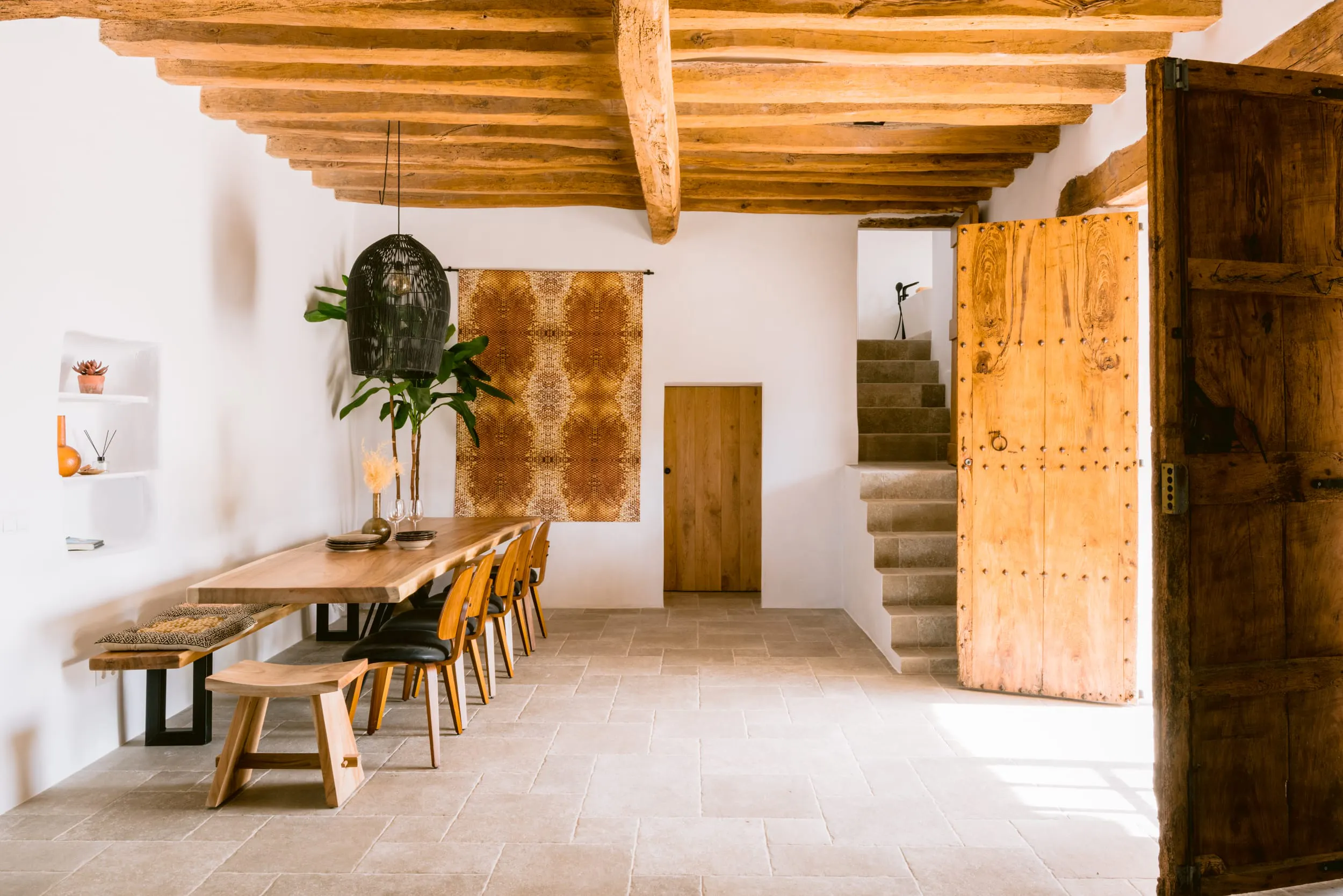 salle à manger avec poutres