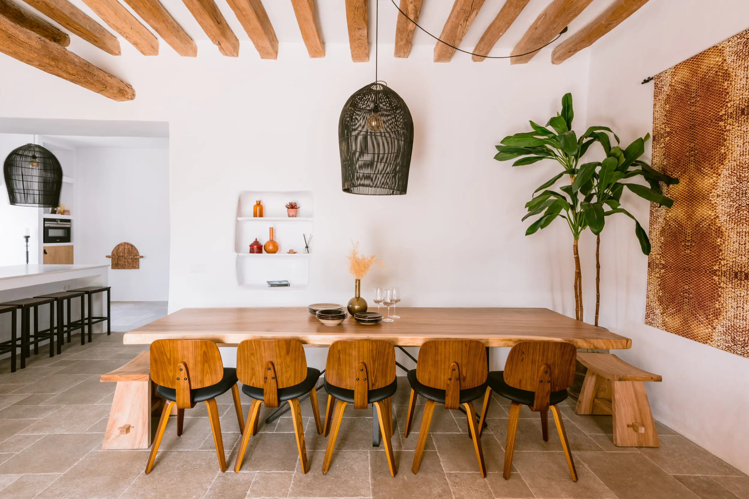 salle à manger avec poutres