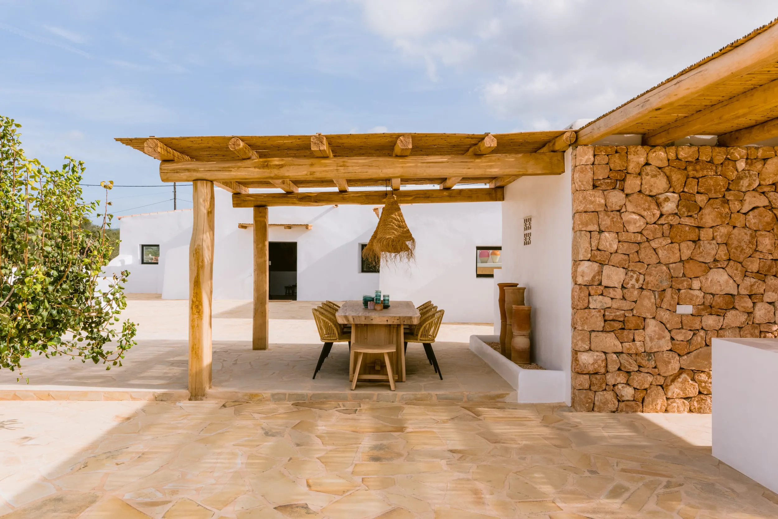 terrasse avec pergola bois maison Ibiza
