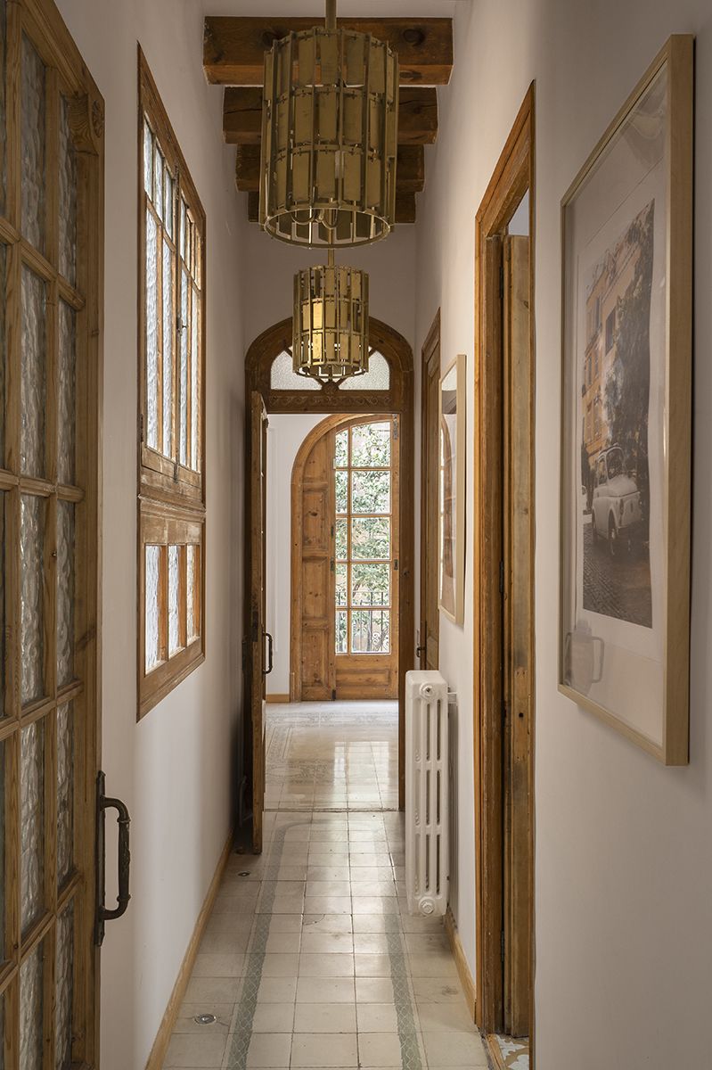 couloir avec sol carrelage ancien