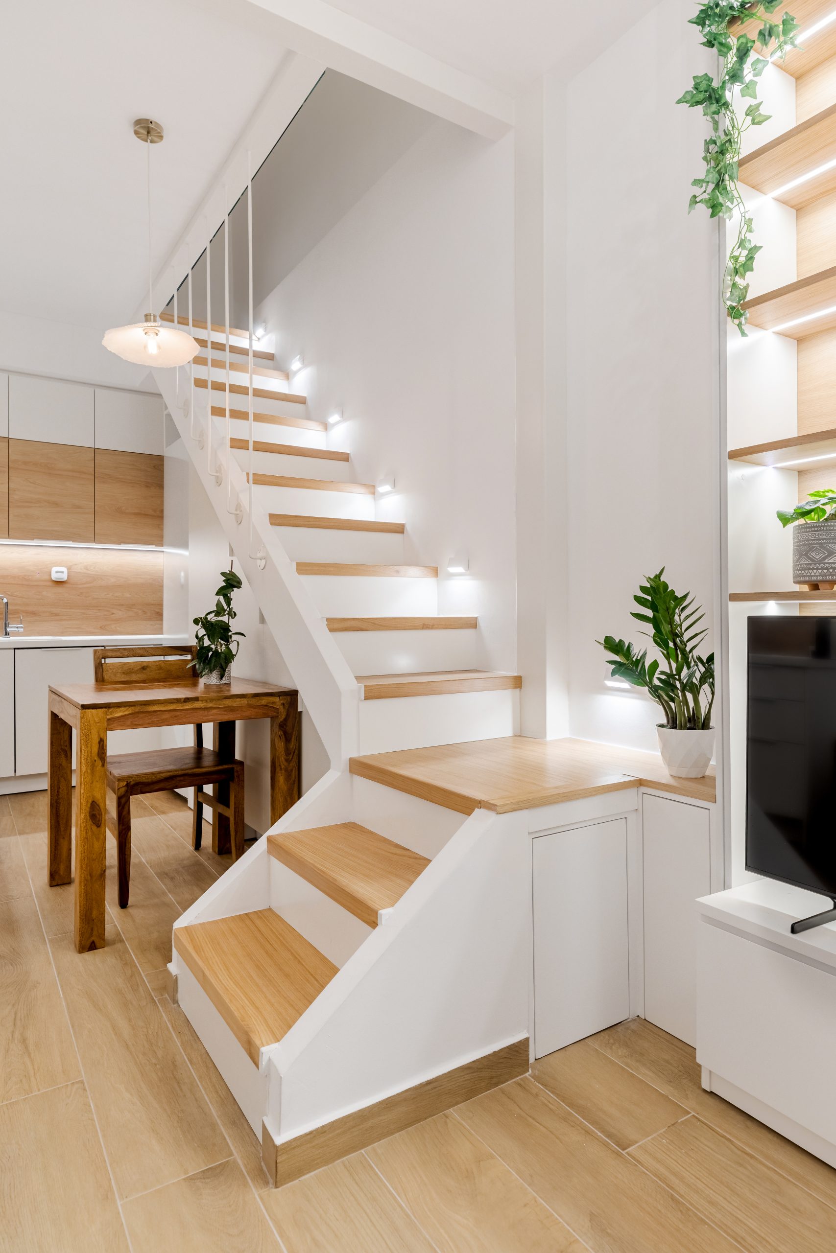 escalier blanc et bois mini duplex 32m2 escalier blanc et bois mini duplex 32m2