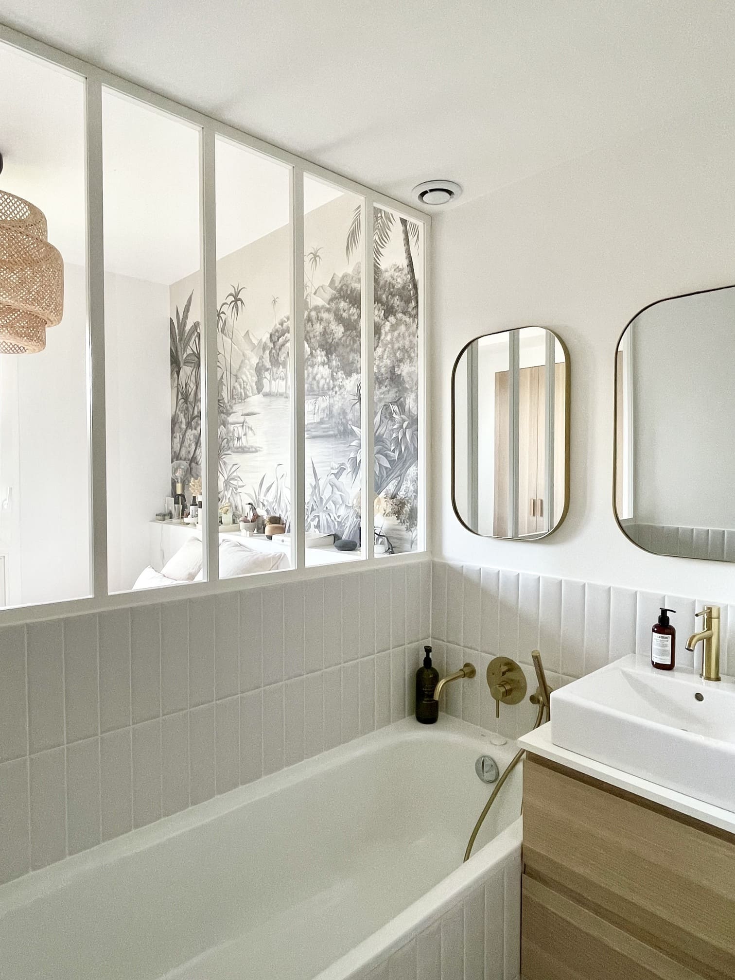 salle de bain privative décoration contemporaine appartement rénové par par Charlotte Gille de Happy Pog salle de bain privative décoration contemporaine appartement rénové par par Charlotte Gille de Happy Pog