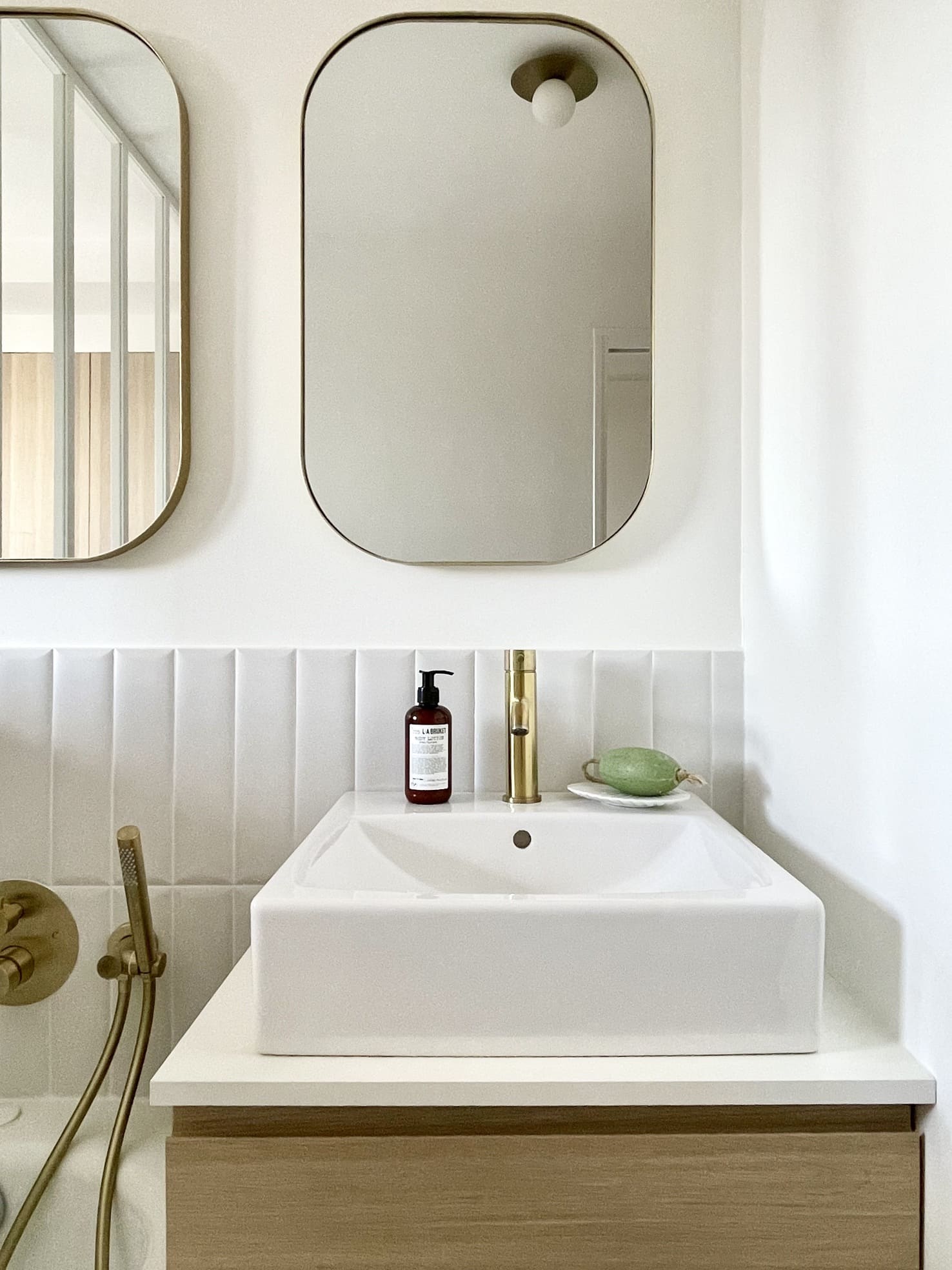 salle de bain décoration contemporaine appartement rénové par par Charlotte Gille de Happy Pog salle de bain décoration contemporaine appartement rénové par par Charlotte Gille de Happy Pog