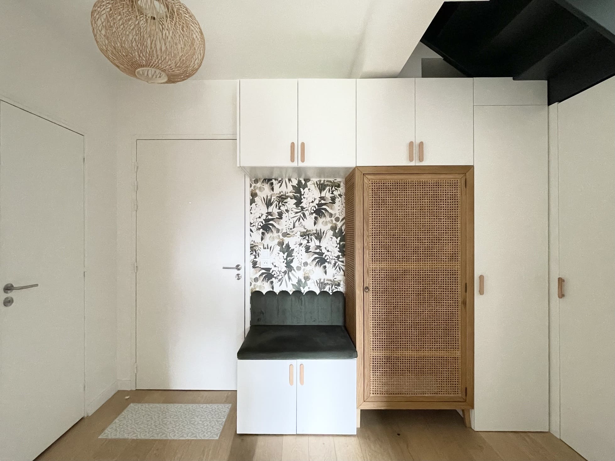 entrée décoration contemporaine appartement rénové par par Charlotte Gille de Happy Pog entrée décoration contemporaine appartement rénové par par Charlotte Gille de Happy Pog