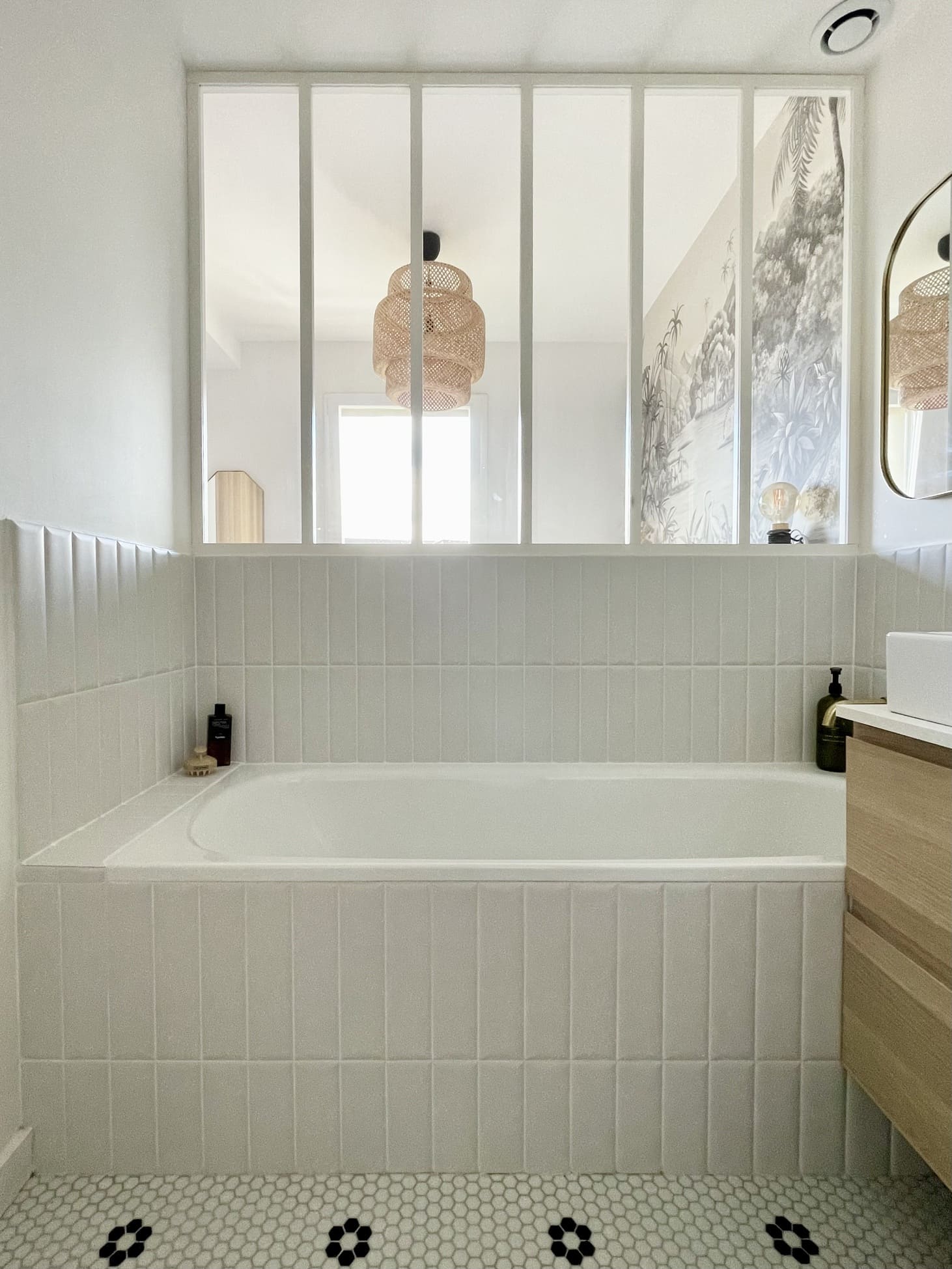 salle de bain décoration contemporaine appartement rénové par par Charlotte Gille de Happy Pog salle de bain décoration contemporaine appartement rénové par par Charlotte Gille de Happy Pog
