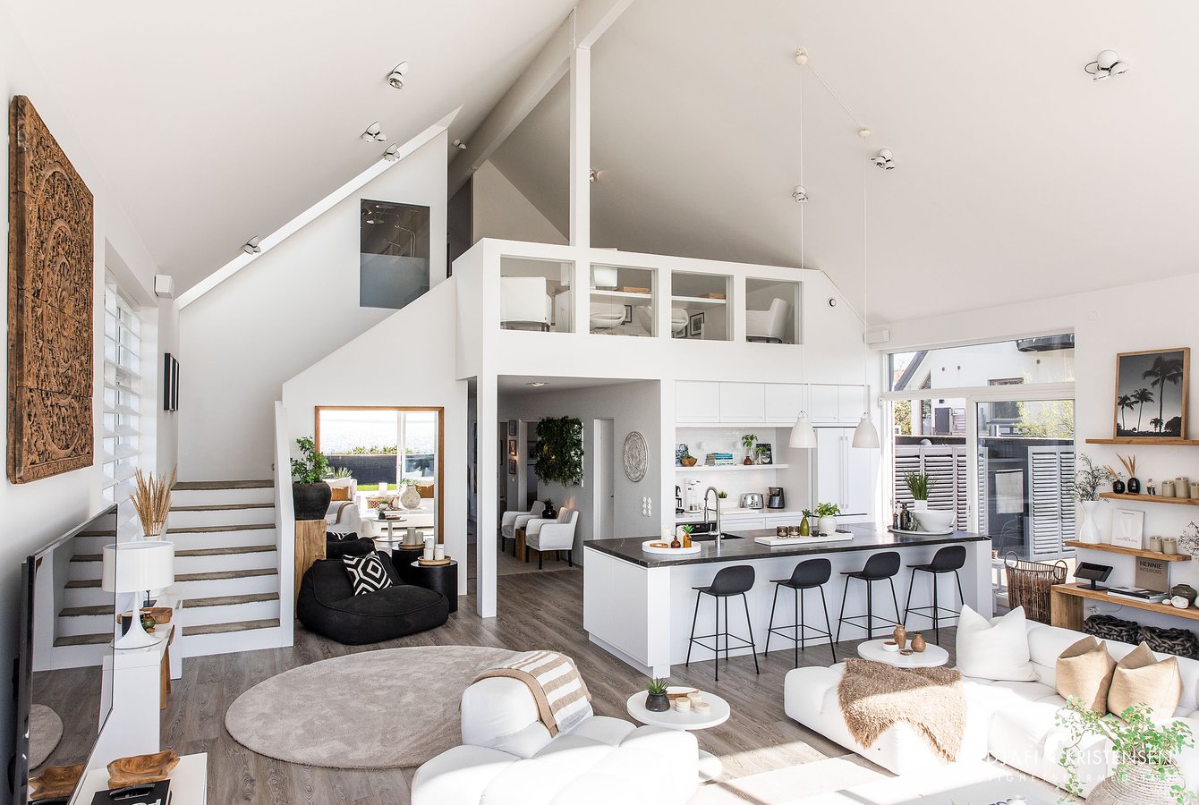 salon maison contemporaine avec mezzanine