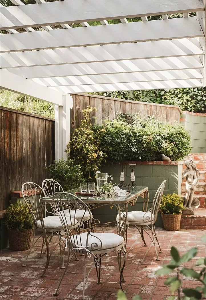 jardin de ville avec pergola blanche jardin de ville avec pergola blanche