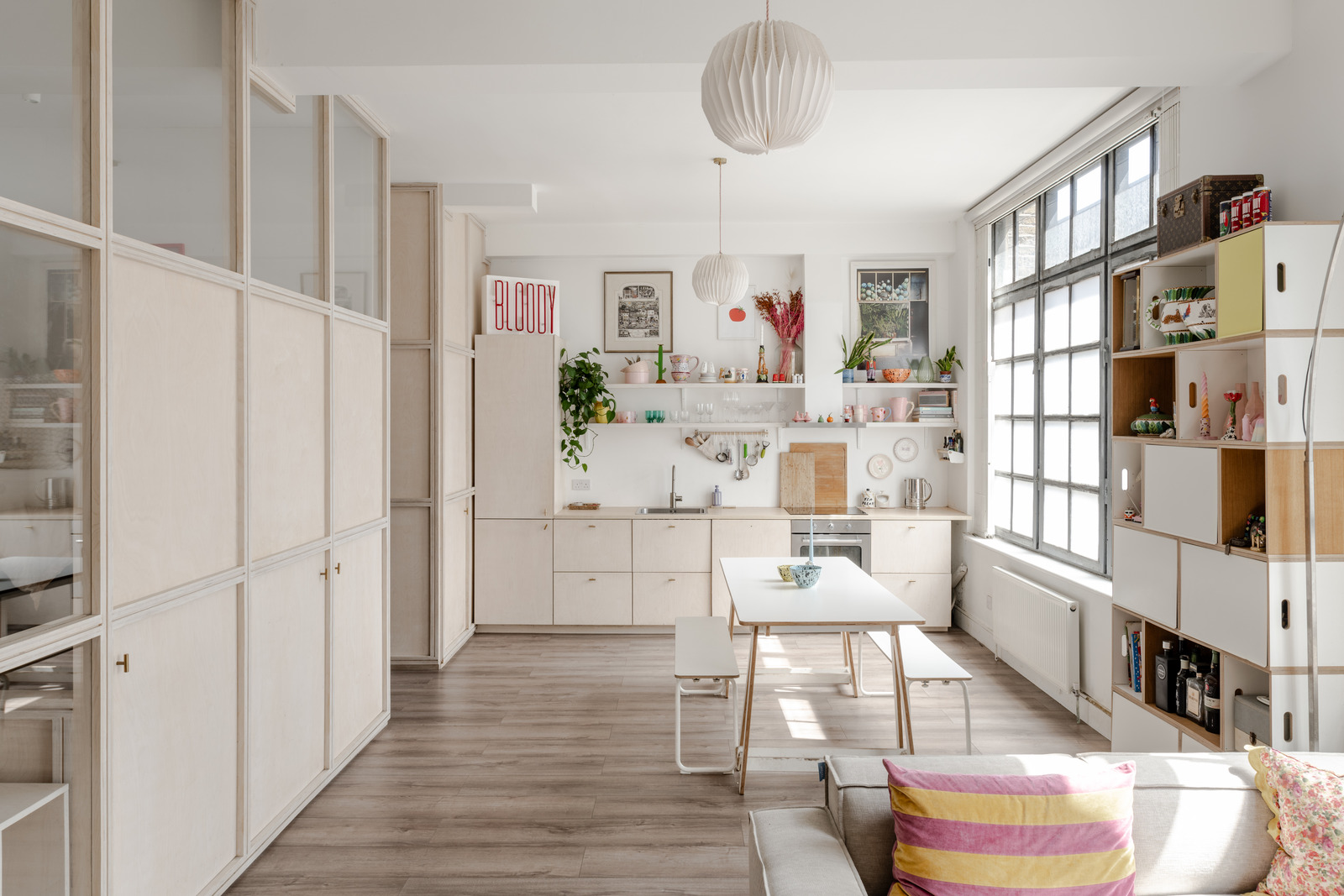 salon et cuisine ouverte appartement londonien 56m2 style loft salon et cuisine ouverte appartement londonien 56m2 style loft
