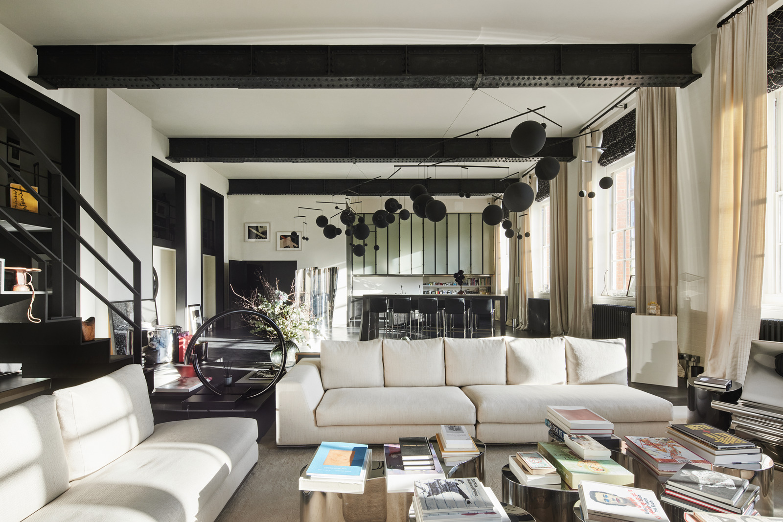 salon loft monochrome