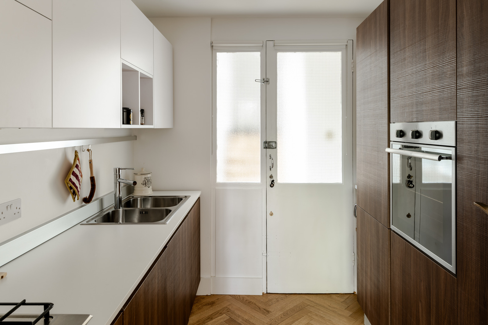 cuisine bois foncé appartement décoration moderne
