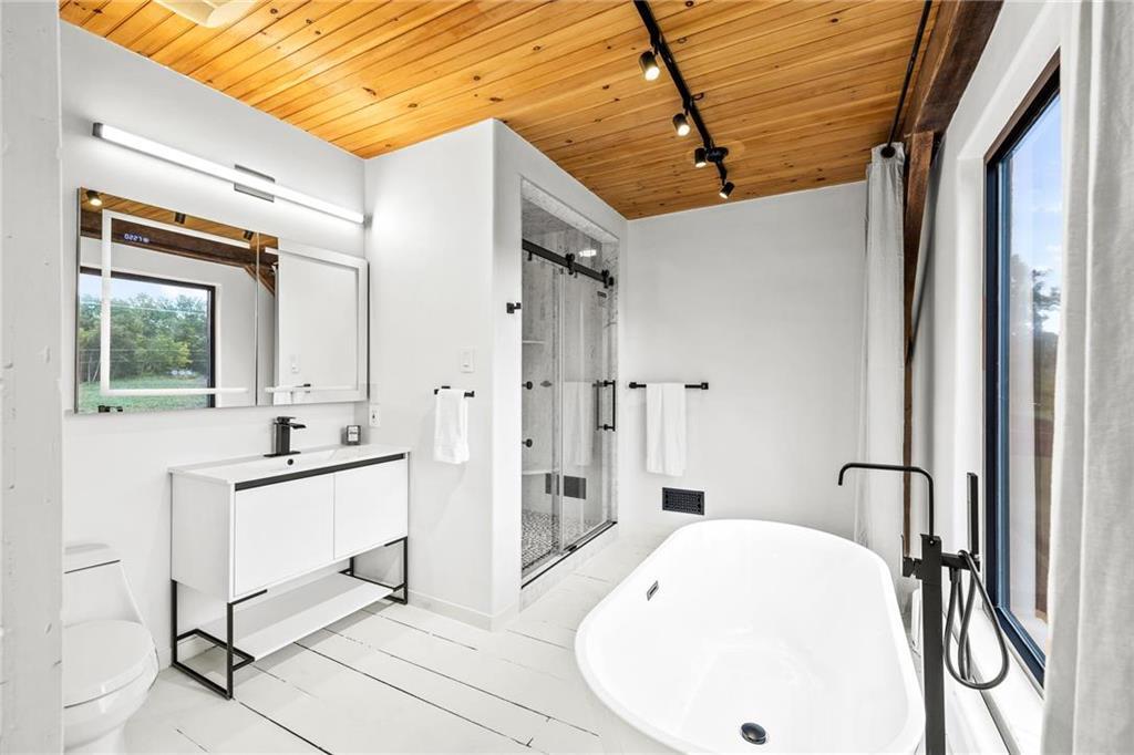 salle de bain blanche design avec fenêtre salle de bain blanche design avec fenêtre