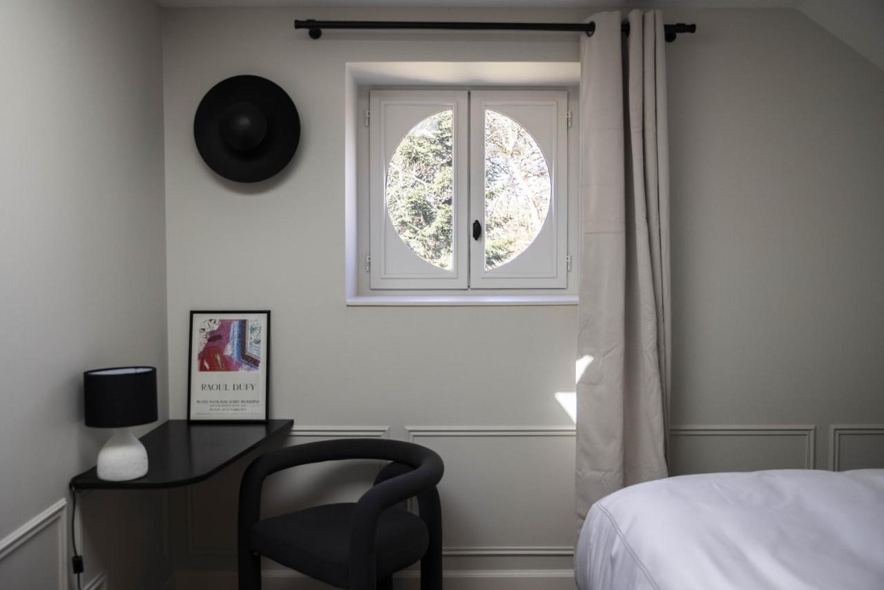 chambre avec oeil de boeuf décoration design Maison de Magescq dans les Landes chambre avec oeil de boeuf décoration design Maison de Magescq dans les Landes