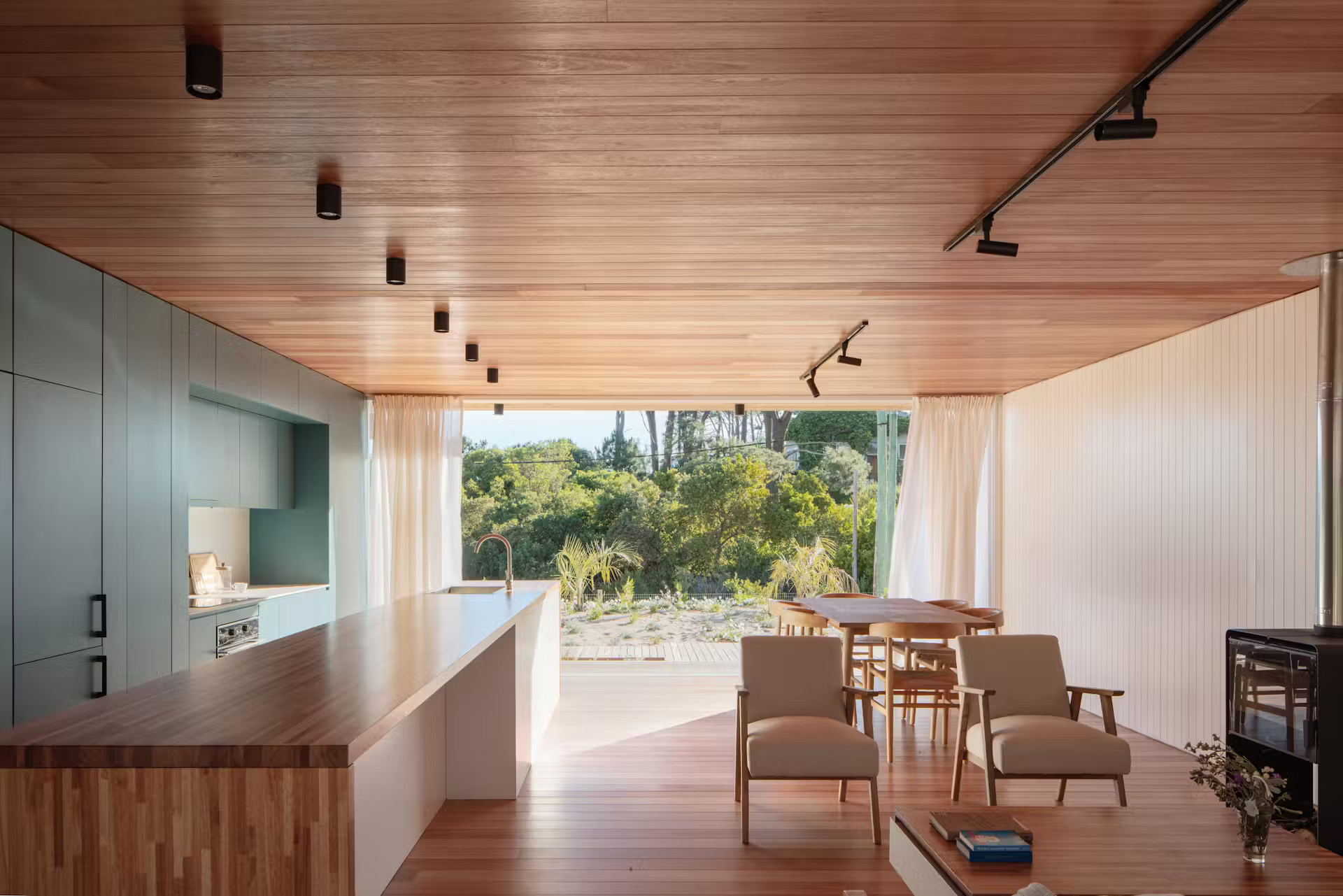 salon avec cuisine ouverte TRICA House par Estudio iHouse salon avec cuisine ouverte TRICA House par Estudio iHouse