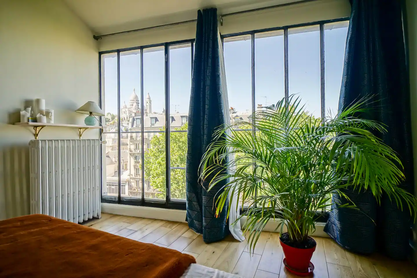 chambre appartement ancien atelier d chambre appartement ancien atelier d'artiste Paris vue Sacré Cœur