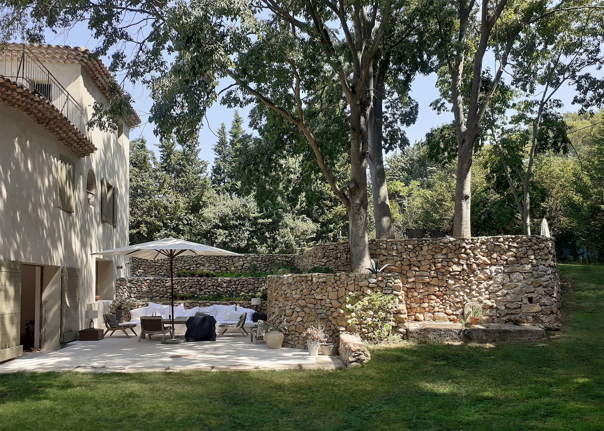jardin ferme provençale rénovée jardin ferme provençale rénovée