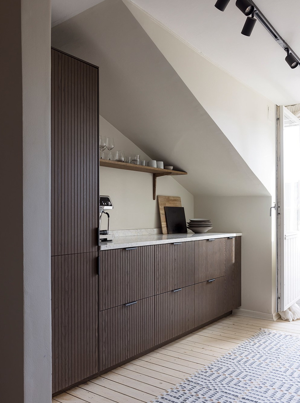 cuisine design bois sombre