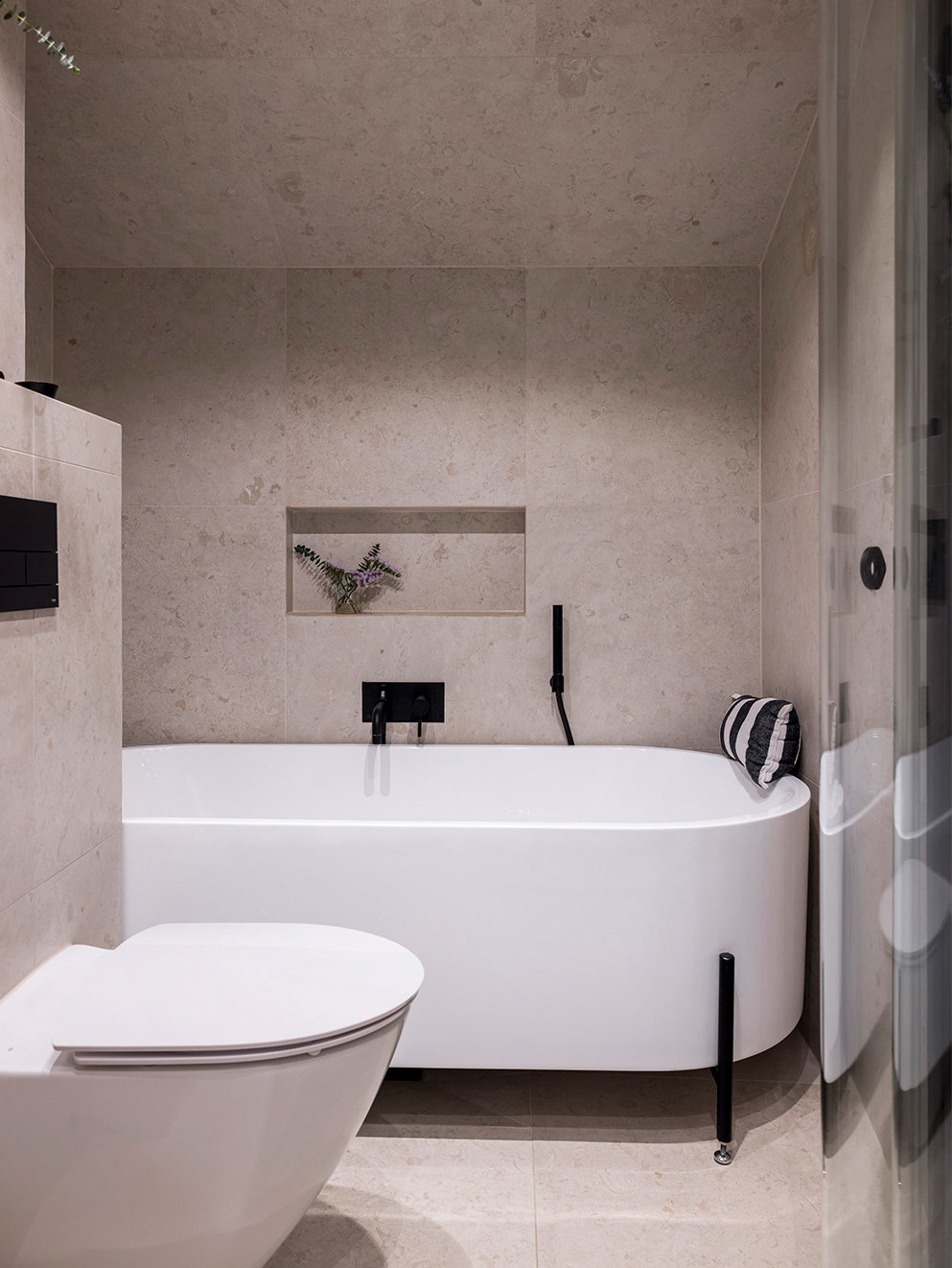 salle de bain design beige